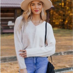 NWOT Magnolia Boutique ivory & taupe v-neck colorblock sweater